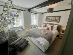 The Old Post Office, Cosy Grade II listed 2 bed apartment Windermere