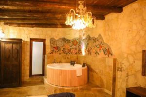 Vanessa Cave Hotel