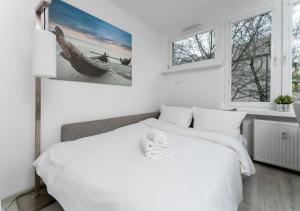 2-Bedroom Comfort Apartment by BookingHost