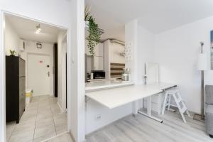 2-Bedroom Comfort Apartment by BookingHost
