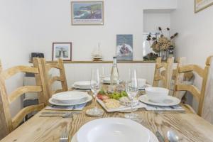 3 Bed in Tenby oc-86574