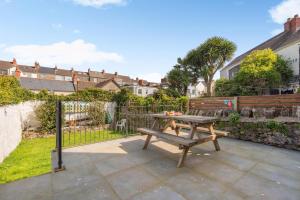 3 Bed in Tenby oc-86574