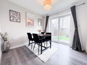 Lokfu LT By Furnished Accommodation Free Parking CCTV Long Stay Discounts 4 beds