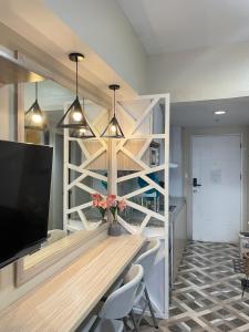 La Maria Rentals - Central Condo Walk to SM City Cebu with Wi-Fi