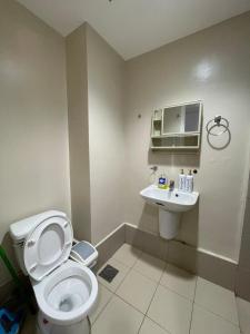 La Maria Rentals - Central Condo Walk to SM City Cebu with Wi-Fi