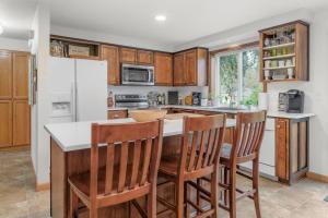 Oakway Oasis - 6 Minutes to Autzen home