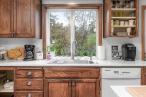 Oakway Oasis - 6 Minutes to Autzen home
