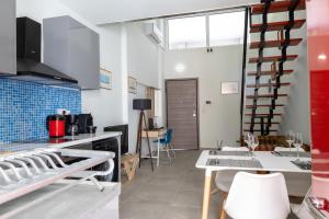 Athens Mets Loft