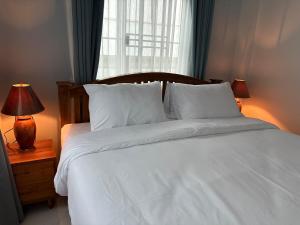 155 Floral New 2BR and Garden 10 min ride to Nimman