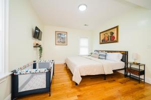Inviting 4BR Boston Apt - Kid Friendly - Near I-95 & Free Parking 90-2