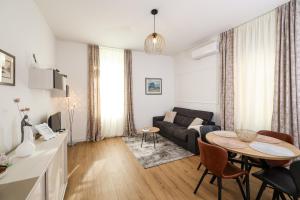Bay View Apartment