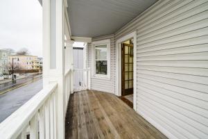 Inviting 4BR Boston Apt - Kid Friendly - Near I-95 & Free Parking 90-2