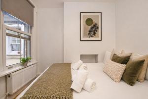Sleek London Stay for 4 Fast City Access
