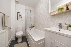 Sleek London Stay for 4 Fast City Access