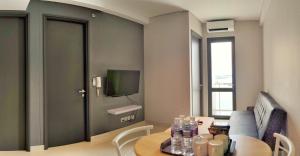 Lovina 8-AD at One Residence (near ferry terminal)