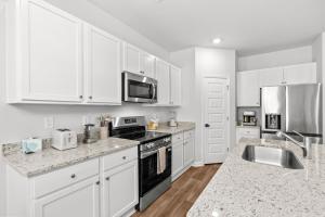 Cozy Luxury Escape Brand New 3BR-3BA