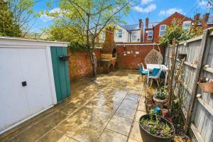 6-Bed House with Free Parking, Amazing Kitchen, Sleeping 6-8