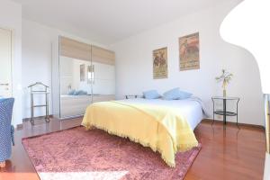 Queen Home Paola