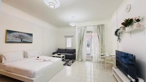 U10 Luxury studio with balcony italy cluster international city