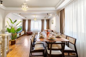 Iconic 5-Bedroom Historic Mansion