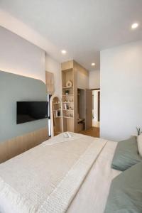 The Asset Curve House Phuket - Near Bangtao Beach