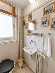 Authentic Artistic Home St George Square