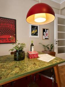 Authentic Artistic Home St George Square