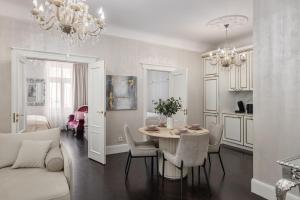 Old Town Luxe | Boutique 2BR apartment