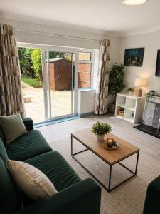 Morden Comfort Stay - Garden & Free Parking