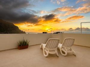 Sunset Terrace Studio - Ocean View - Top Floor