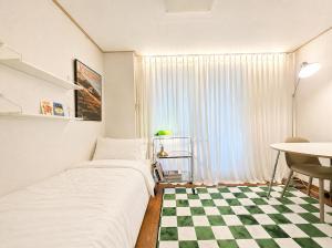 4Hongdae, Itaewon 15 minutes, Mangwon Market, Hapjeong, Single Room