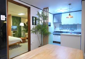 강동역 도보8분 길동역 도보8분 공항버스 8인 숙소 2BR 5Beds SOOM Stay
