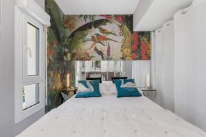 Roof Top Port Nature High-end apartment with large terrace on the walkway