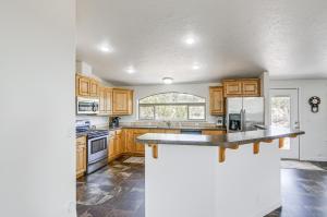 Secluded Boulder House - Next to National Forests!
