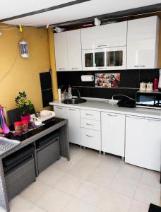 Cozy Trio Apartments Budva