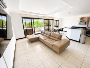 CR MARIPOSA RENTALS Luxury 2-Story Penthouse with Private Jacuzzi