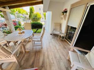 Sunset Apartment with a private yard at Medulin Riviera