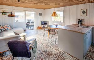 2 Bedroom Cozy Home In Hjørring