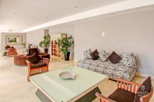 Beachfront Penthouse Oceanview Rooftop and Pool