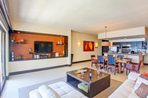 Beachfront Penthouse Oceanview Rooftop and Pool