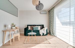 Jutrzenki 68a - dwupokojowy apartament z balkonem, parking - Wrocław - Fair Rentals