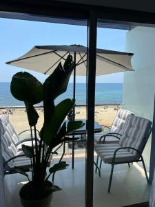 Apartment LOS LOCOS with a sea view by the beach