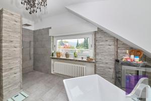 Ferienwohnung mit Sauna in ruhiger Lage mit Burgblick