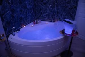 La Rotta dellEtna - Romantic Wellness Suite