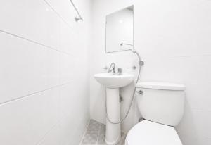 35Fully furnished studio in the heart of Hongdae, 15 minutes from Itaewon, solo travel