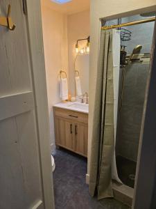Homey Studio in Manitou Springss Walk Downtown