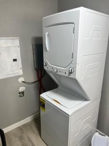 House in Pahrump sleeps 9, D Valley
