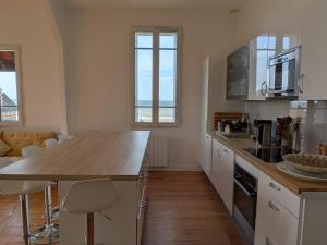 Superbe appartement Villa Carmen, magnifique vue mer, accès direct plage, proche Deauville