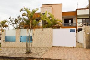 Casa com Piscina a 3 quadras do mar em Torres para 8 pessoas