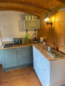 Cozy Cabin Retreat in Newtown